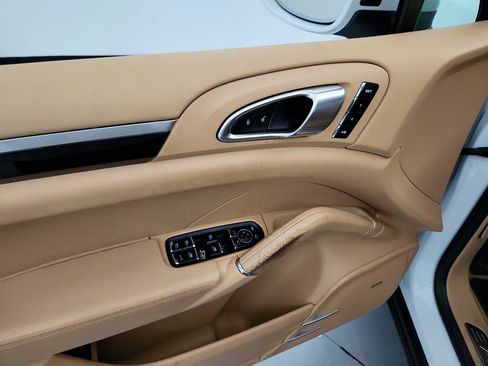 Used 2017 Porsche Cayenne Platinum Edition w/ Premium Package (PJV) AWD/4WD image 22