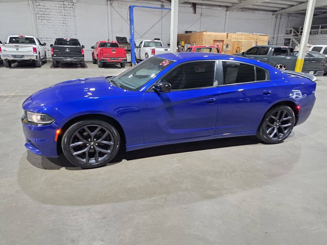 Used 2020 Dodge Charger SXT w/ Blacktop Package RWD image 3
