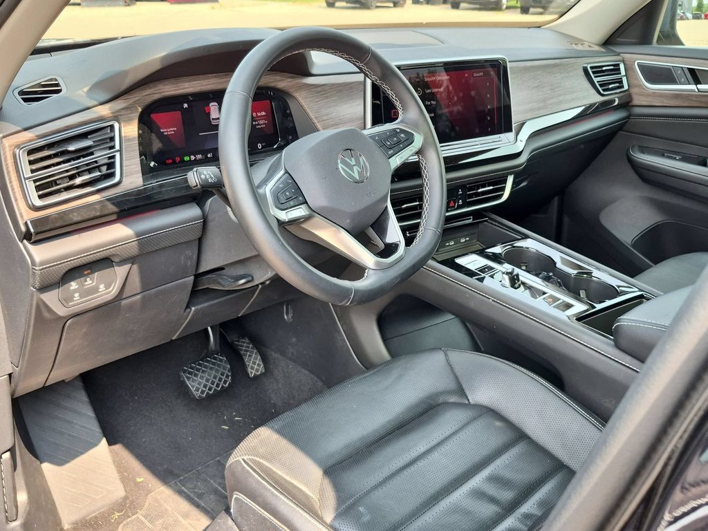 Used 2025 Volkswagen Atlas SEL AWD/4WD image 13