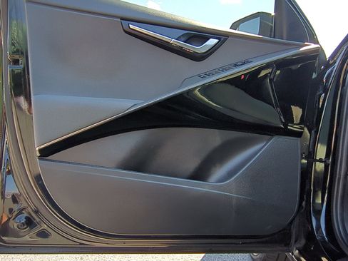 Used 2023 Kia Niro EX Touring image 14