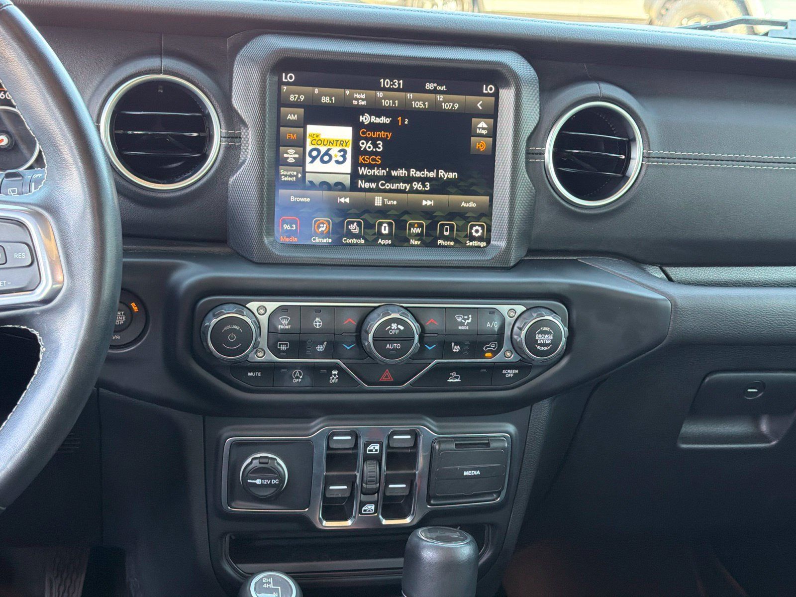 Used 2023 Jeep Wrangler Unlimited Sahara w/ Cold Weather Group AWD/4WD image 22