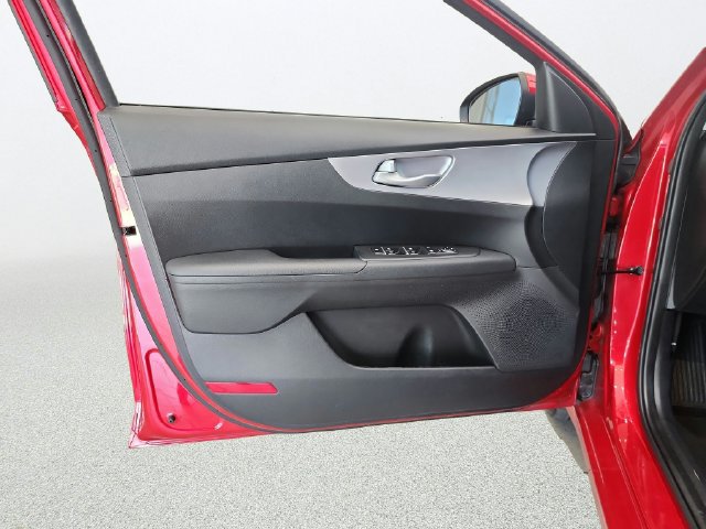 Certified 2023 Kia Forte LXS w/ LXS Technology Package FWD image 18