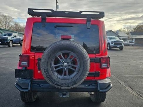 Used 2017 Jeep Wrangler Sahara AWD/4WD image 5