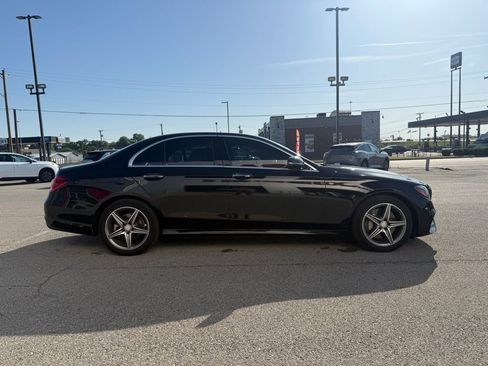 Used 2017 Mercedes-Benz E 300 4MATIC image 4
