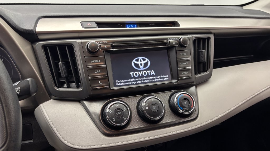 Used 2015 Toyota RAV4 LE AWD/4WD image 17
