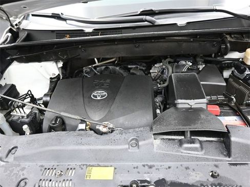 Used 2018 Toyota Highlander XLE image 30