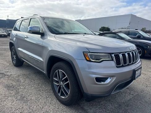 Used 2017 Jeep Grand Cherokee Limited w/ Luxury Group II RWD image 3