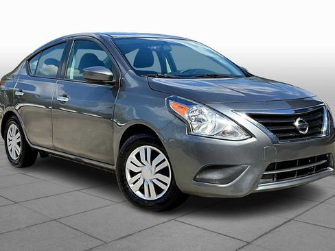 Used 2019 Nissan Versa SV image 2