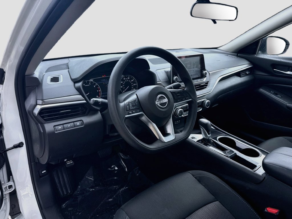 Used 2024 Nissan Altima 2.5 SV FWD image 10