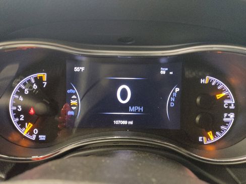 Used 2018 Jeep Grand Cherokee Laredo image 23