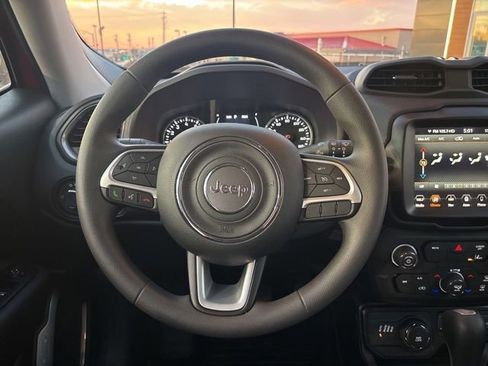 Used 2023 Jeep Renegade Latitude image 29