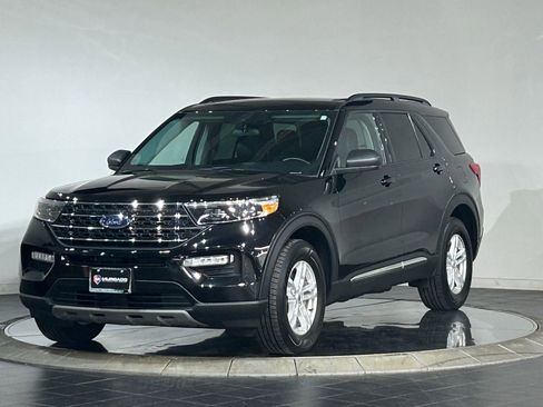 Used 2023 Ford Explorer XLT w/ Equipment Group 202A image 5