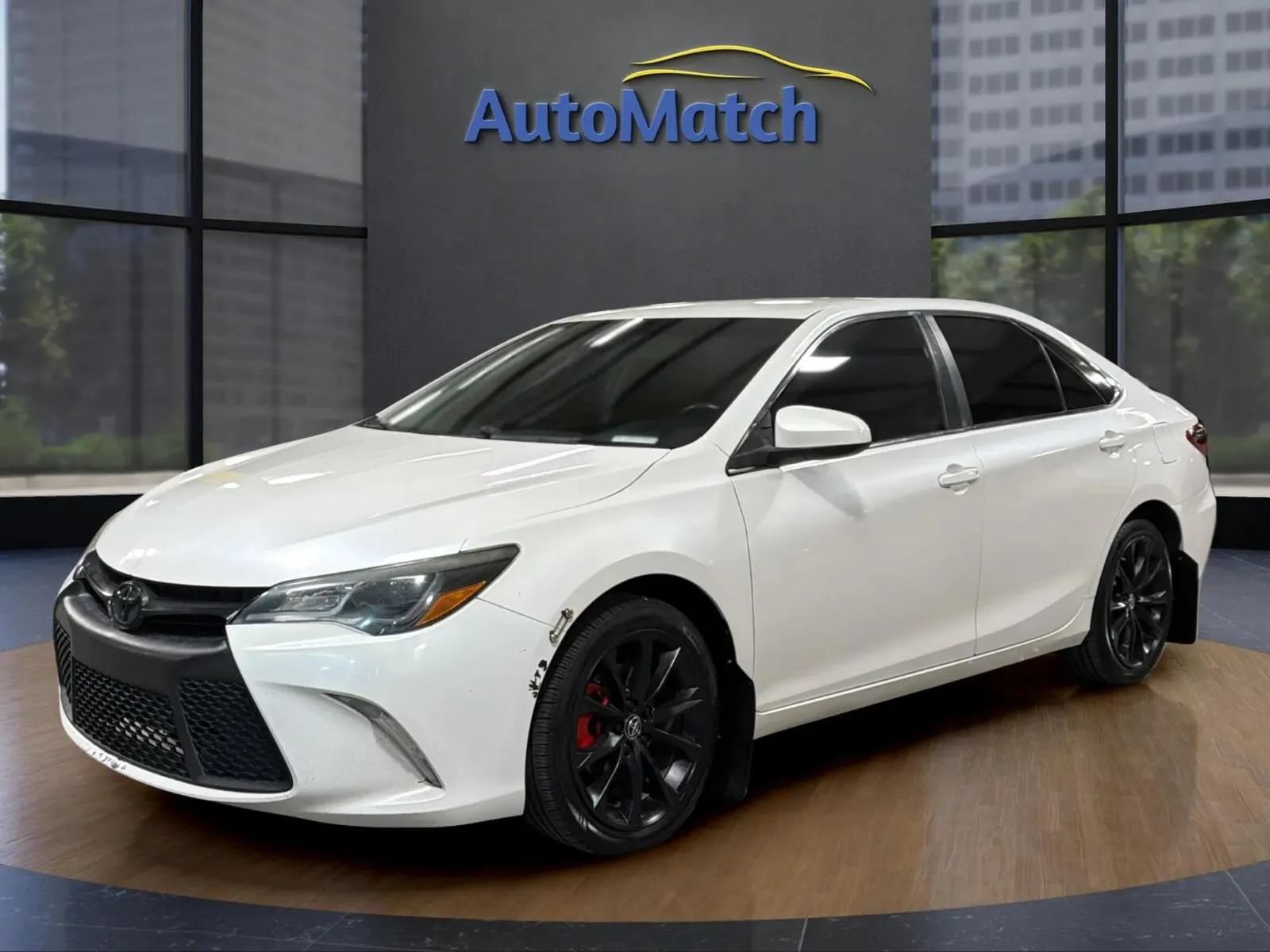 Used 2015 Toyota Camry XSE FWD image 3
