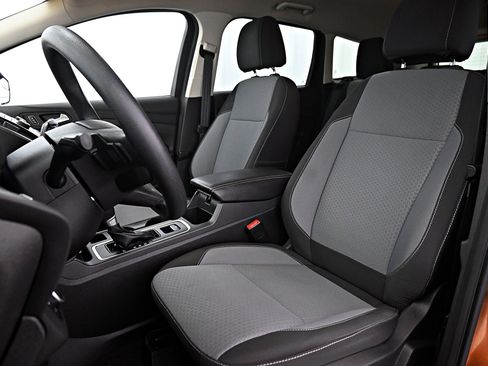 Used 2017 Ford Escape SE w/ SE Cold Weather Package image 6