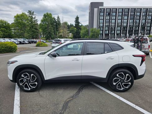 New 2026 Chevrolet Trax RS w/ Driver Confidence Package FWD image 2