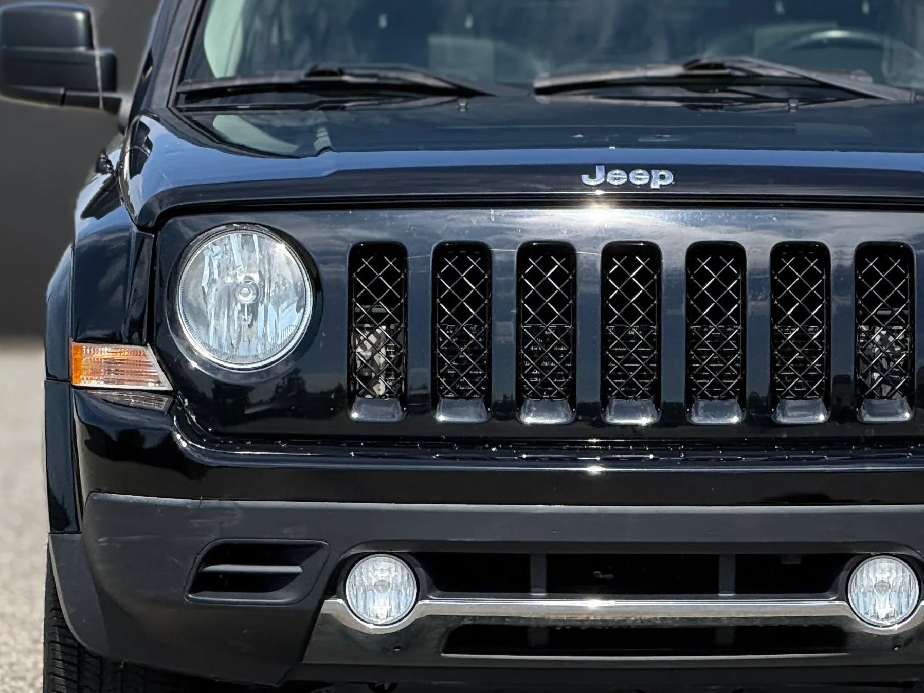 Used 2017 Jeep Patriot High Altitude AWD/4WD image 11