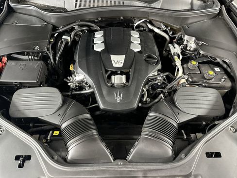 Used 2019 Maserati Levante image 32