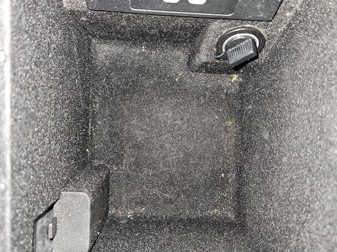 Used 2016 Ford Taurus Limited FWD image 25
