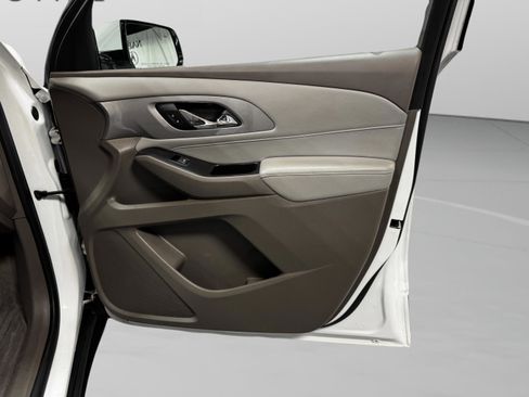 Used 2020 Chevrolet Traverse LT w/ Driver Confidence II Package image 37