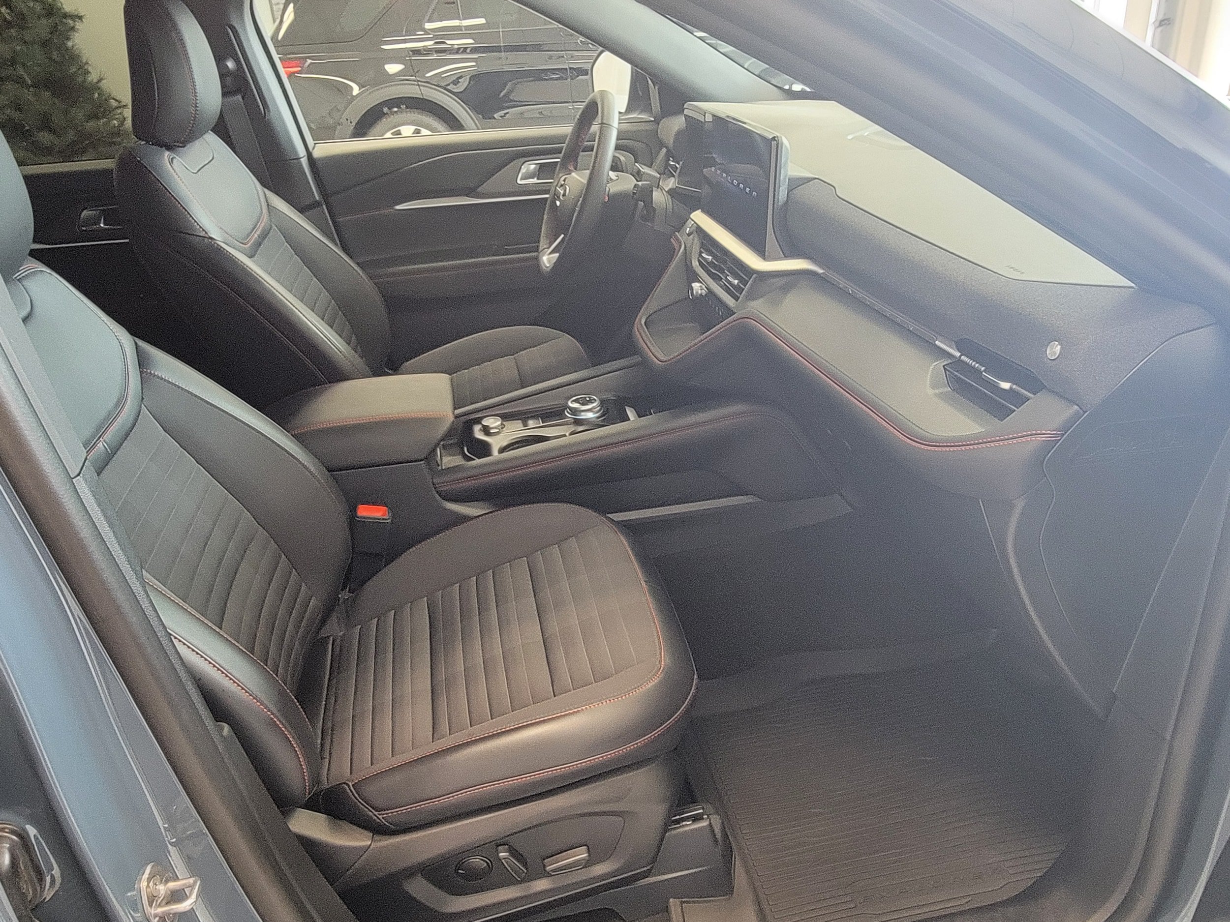 Used 2025 Ford Explorer ST-Line AWD/4WD image 14