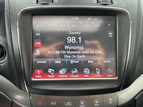 Used 2018 Dodge Journey Crossroad w/ Nav & Sun Group FWD image 23