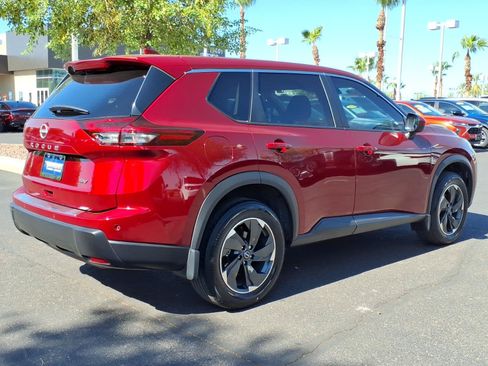 Used 2024 Nissan Rogue SV FWD image 5