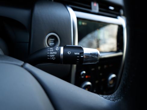 Used 2021 Land Rover Discovery Sport SE image 25