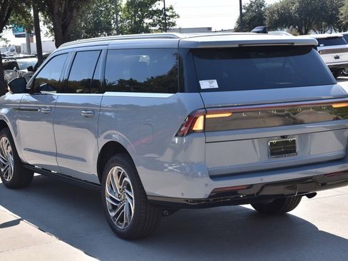 New 2025 Lincoln Navigator L Reserve image 9