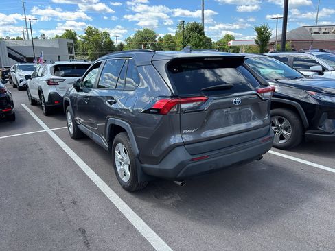 Used 2021 Toyota RAV4 LE AWD/4WD image 3