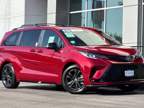 Certified 2025 Toyota Sienna XSE image 2