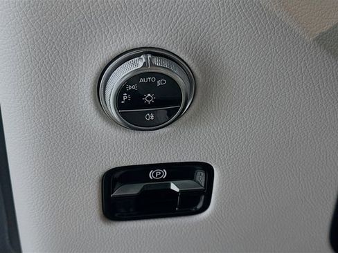 Used 2026 Mercedes-Benz GLC 300 image 10