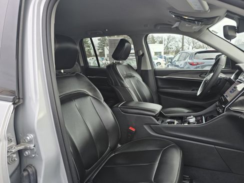 Used 2023 Jeep Grand Cherokee Limited image 12