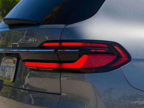 Used 2024 BMW X7 xDrive40i w/ M Sport Package image 5