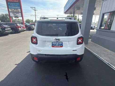 Used 2017 Jeep Renegade Latitude FWD image 5