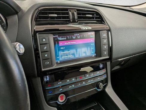 Used 2018 Jaguar F-PACE Premium AWD/4WD image 13