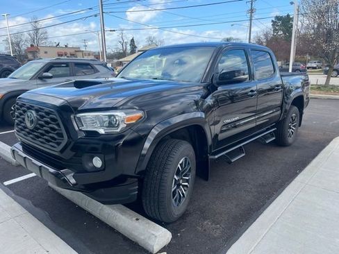 Used 2023 Toyota Tacoma TRD Sport image 2