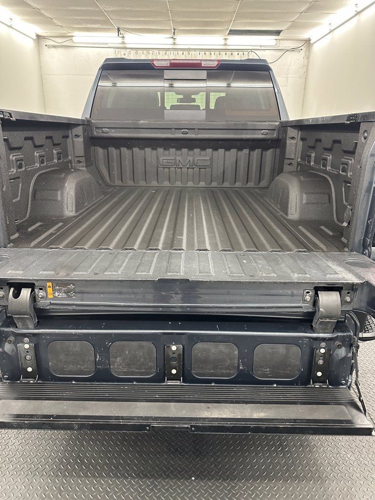 Used 2022 GMC Sierra 1500 SLT w/ SLT Premium Plus Package AWD/4WD image 32