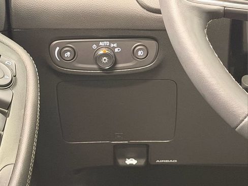 Used 2023 Buick Encore GX Essence w/ Experience Buick Package FWD image 30