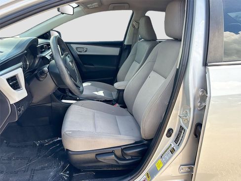 Used 2015 Toyota Corolla LE FWD image 19