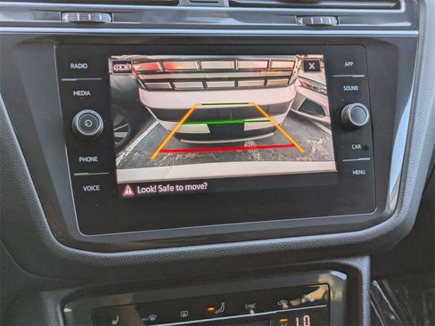 Used 2024 Volkswagen Tiguan SE image 17