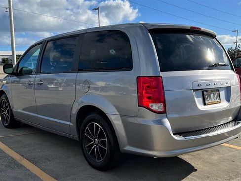 Used 2019 Dodge Grand Caravan GT FWD image 3
