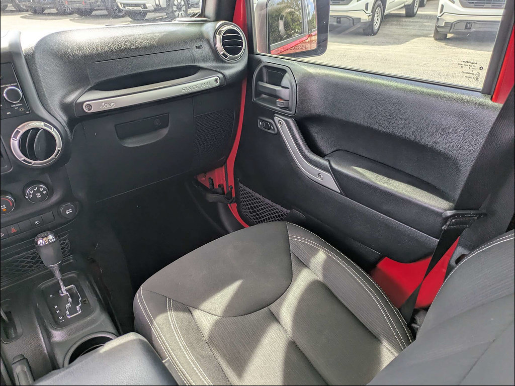 Used 2018 Jeep Wrangler Unlimited Sahara AWD/4WD image 17