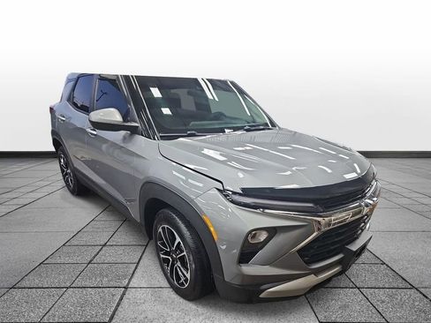 Used 2024 Chevrolet TrailBlazer LT FWD image 3