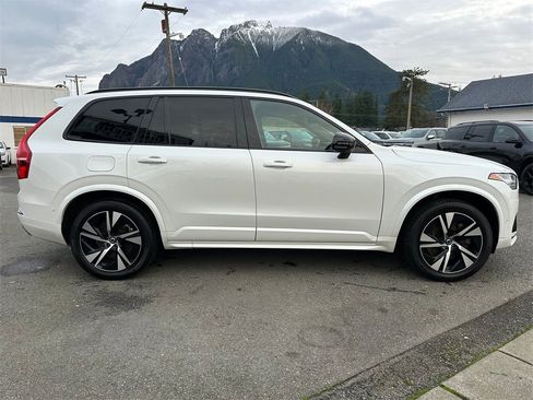 Used 2022 Volvo XC90 T8 R-Design w/ Advanced Package image 5