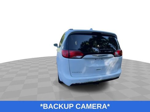 Used 2017 Chrysler Pacifica Touring-L w/ Tire & Wheel Group FWD image 8