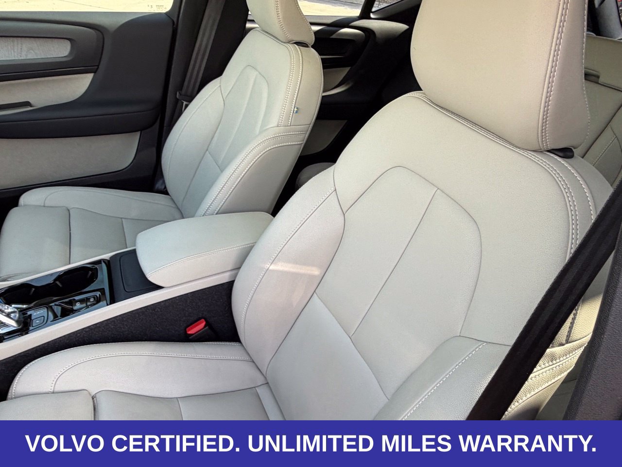 Certified 2025 Volvo XC40 B5 Ultra w/ Protection Package Premier AWD/4WD image 29