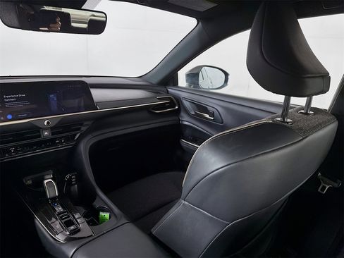 Used 2024 Toyota Crown XLE image 20