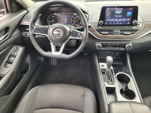 Used 2024 Nissan Altima 2.5 SV image 8