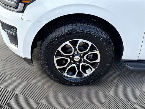Used 2022 Ford Expedition XLT image 36