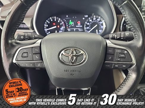 Used 2021 Toyota Highlander XLE image 27